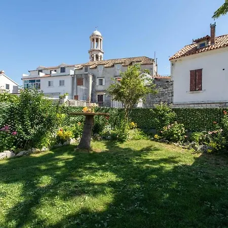 Apartamento Holiday Home Gamaliel Kaštela